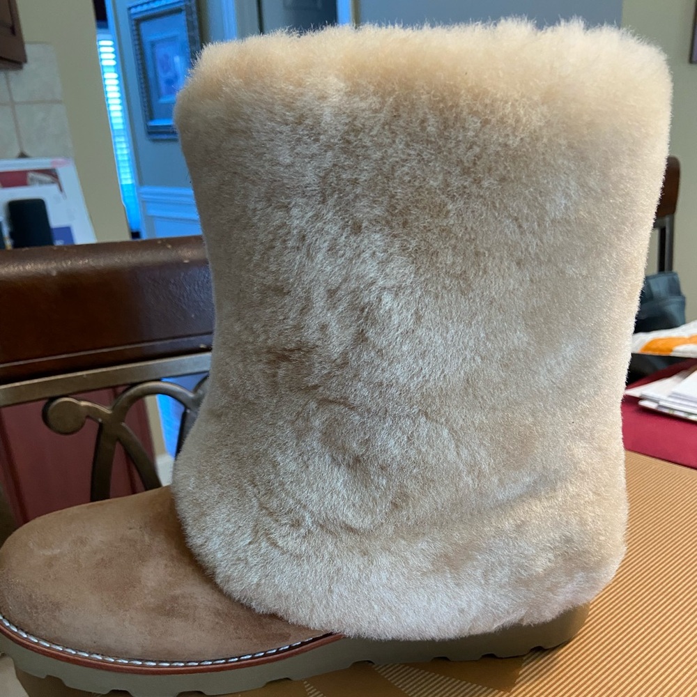 Ugg Chestnut Maylin Australia boots. Size 9